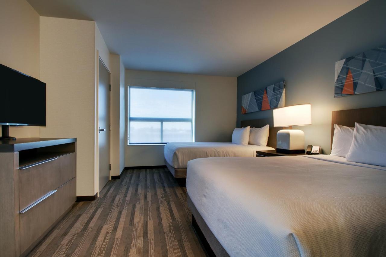 Queen Suite with Two Queen Beds and Bath Tub - Mobility Access at Hyatt House Chicago Oak Brook