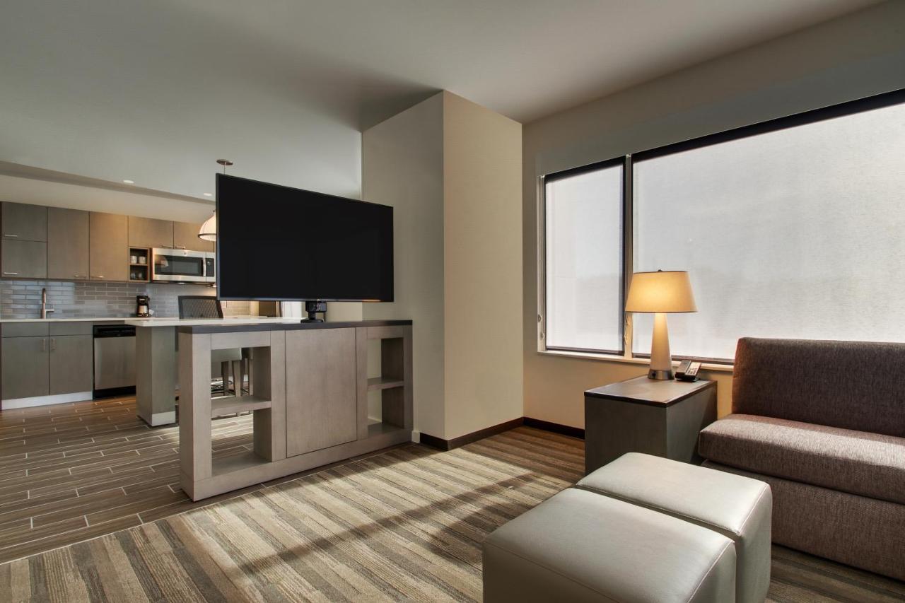 Queen Suite with Two Queen Beds and Bath Tub - Mobility Access at Hyatt House Chicago Oak Brook