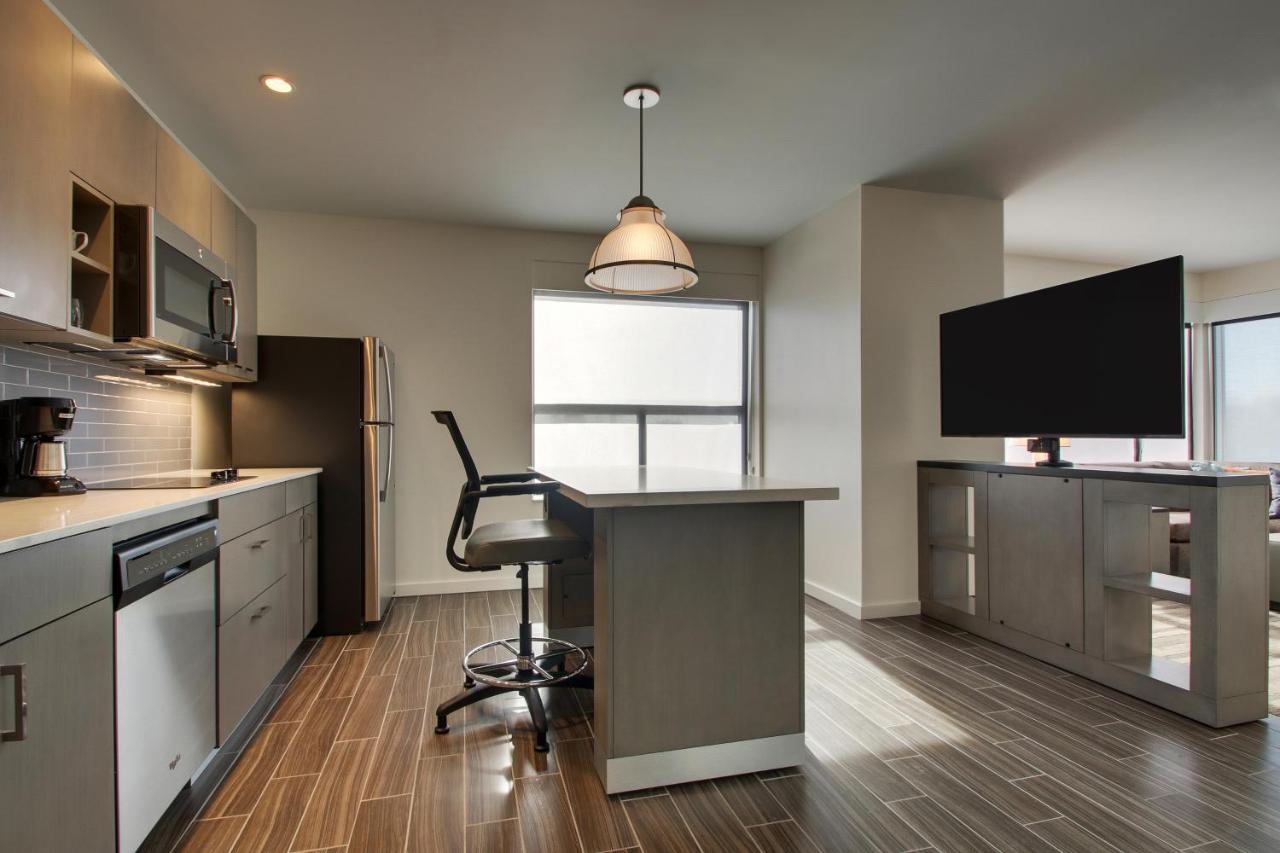 Queen Suite with Two Queen Beds and Bath Tub - Mobility Access at Hyatt House Chicago Oak Brook