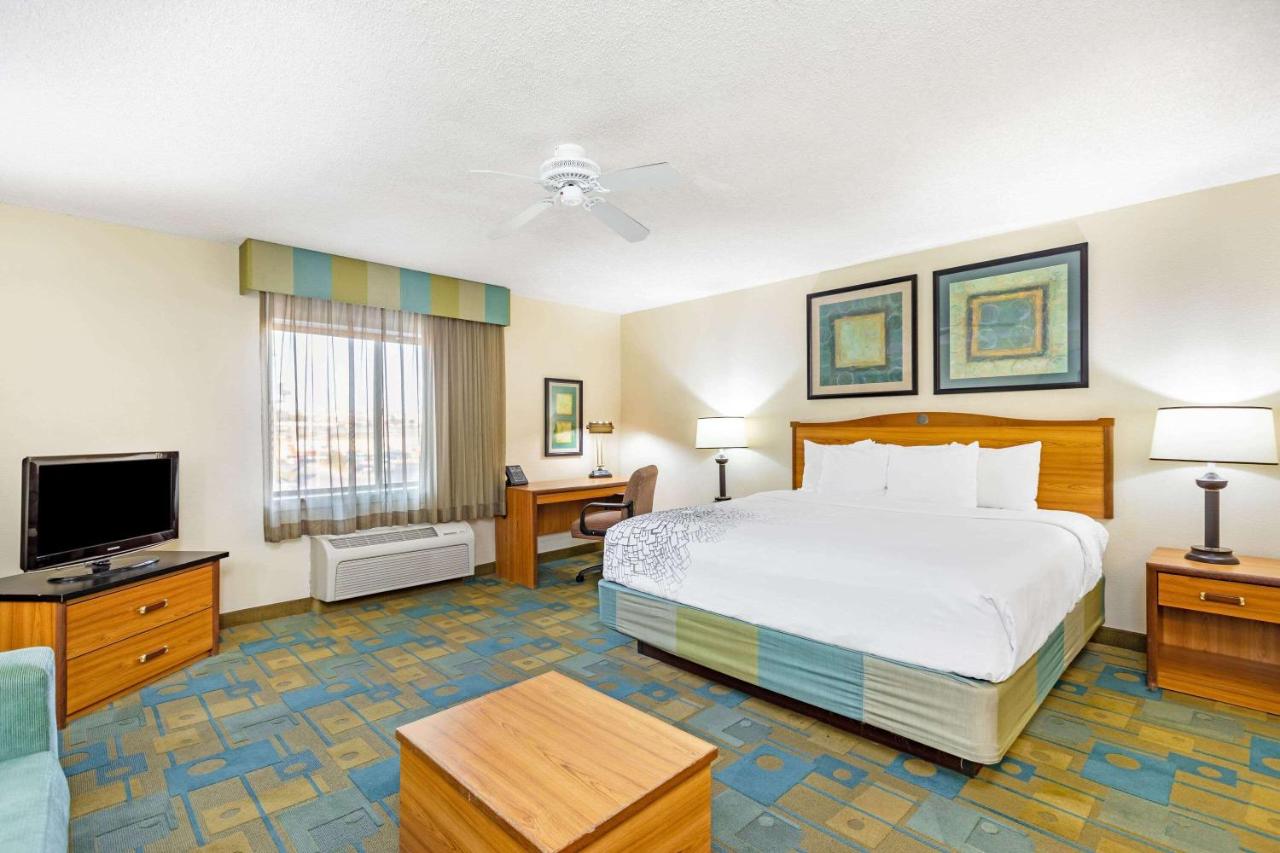 Executive King Room at La Quinta Inn & Suites by Wyndham El Paso East