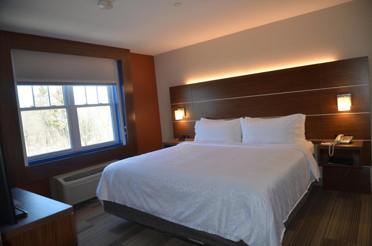 Room Selected at Check-In at Holiday Inn Express & Suites Rochester by IHG