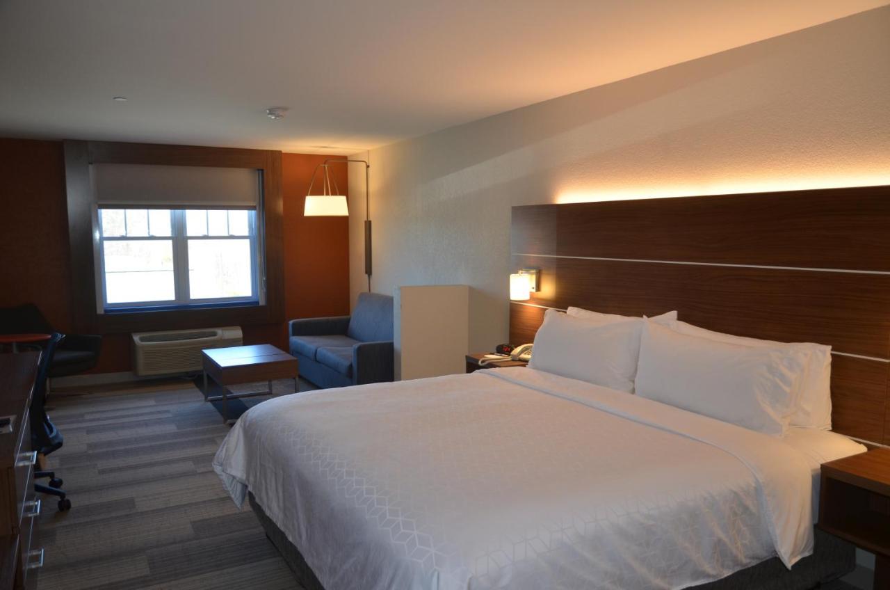 Room Selected at Check-In at Holiday Inn Express & Suites Rochester by IHG