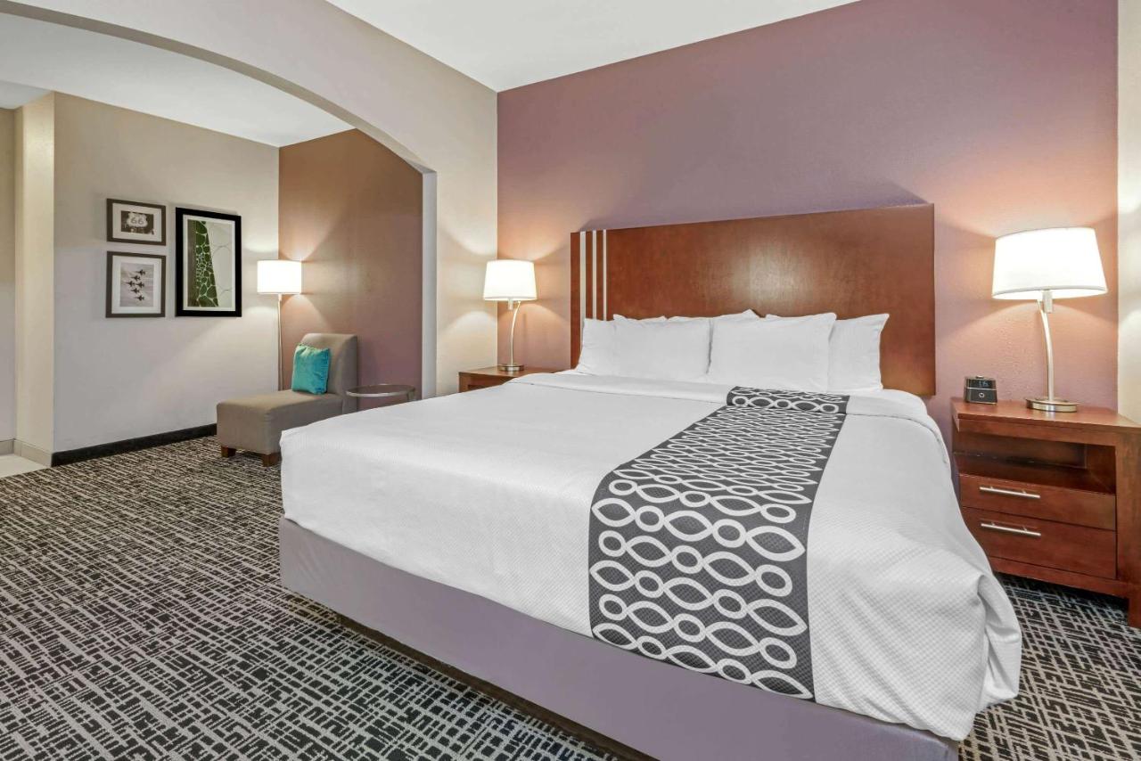 Deluxe King Room at La Quinta Inn & Suites by Wyndham Oklahoma City -Yukon