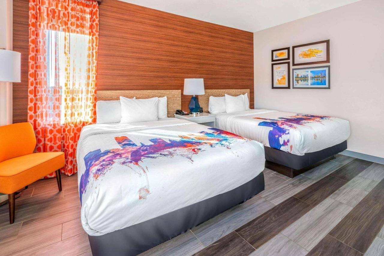 Queen Room with Two Queen Beds at La Quinta Inn & Suites by Wyndham Oklahoma City Airport