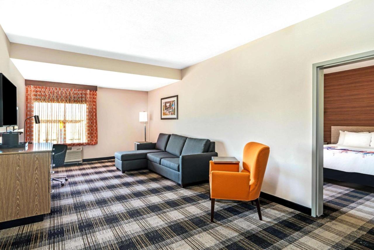 One-Bedroom King Suite - Mobility Access/Non-Smoking at La Quinta Inn & Suites by Wyndham Oklahoma City Airport