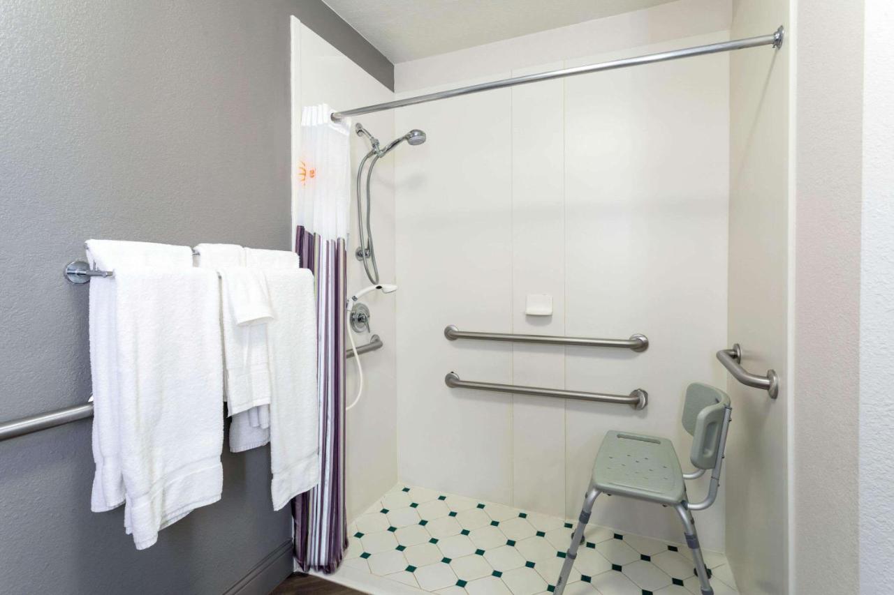 Double Room with View and Mobility/Hearing Impaired Access - Non-Smoking at La Quinta Inn & Suites by Wyndham Denver Boulder-Louisville