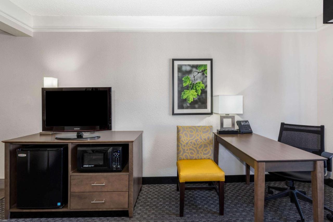 King Room - Disability Access at La Quinta Inn & Suites by Wyndham Denver Boulder-Louisville