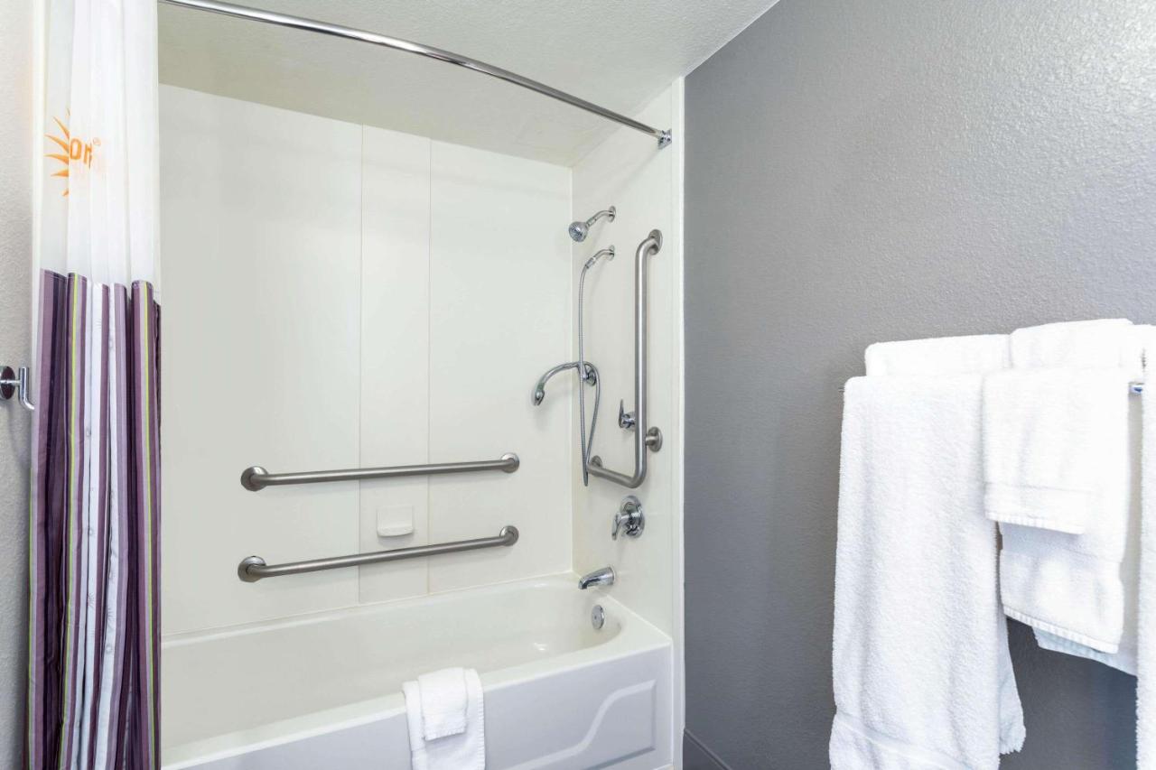 King Room - Disability Access at La Quinta Inn & Suites by Wyndham Denver Boulder-Louisville