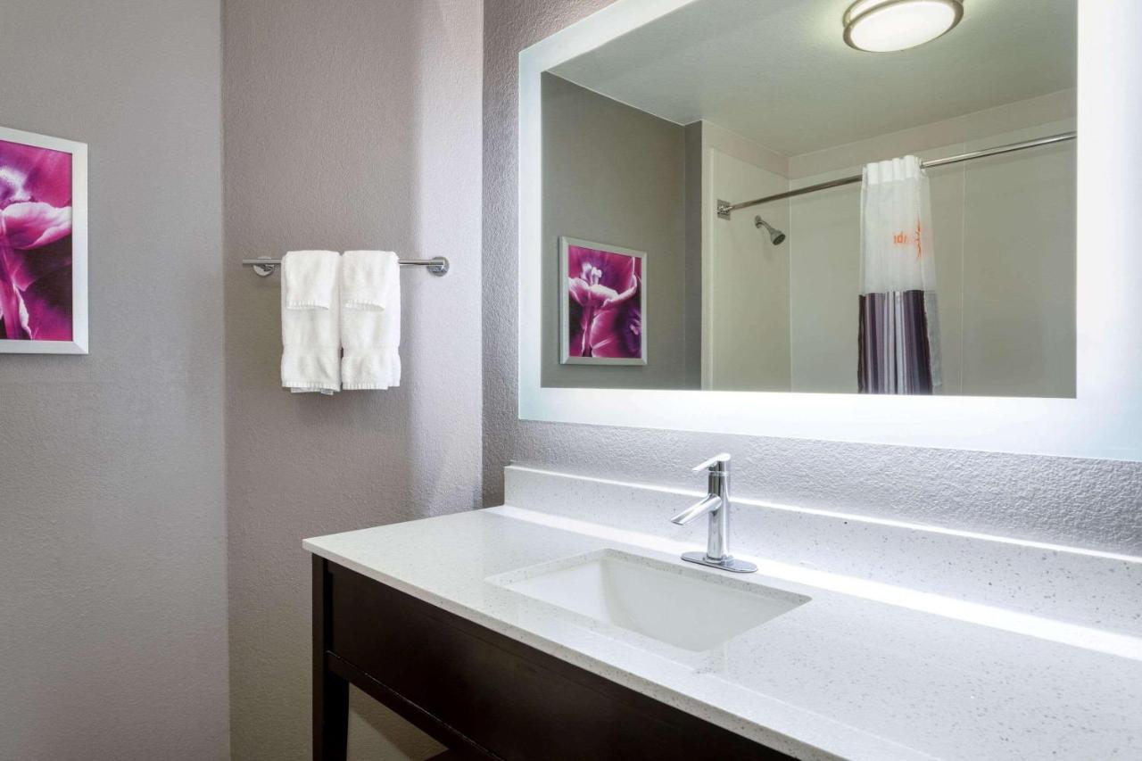 King Room - Disability Access at La Quinta Inn & Suites by Wyndham Denver Boulder-Louisville