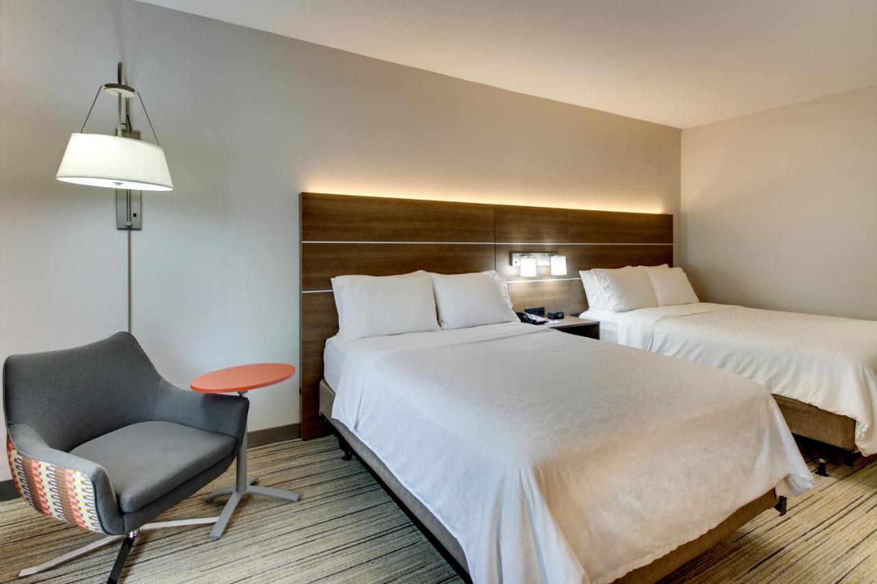 Queen Room with Two Queen Beds - Disability Access at Holiday Inn Express Hotel & Suites Austell - Powder Springs by IHG