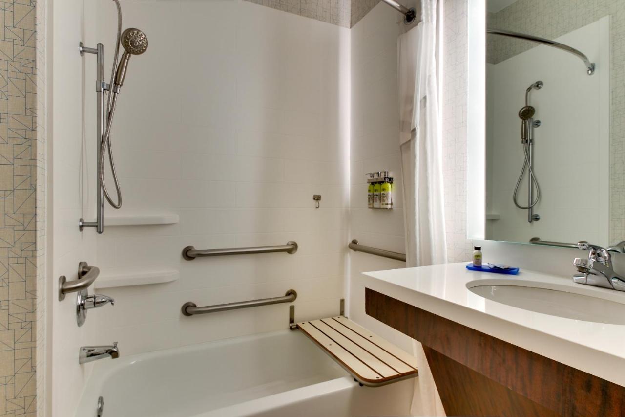 King Suite - Disability Access at Holiday Inn Express Hotel & Suites Austell - Powder Springs by IHG