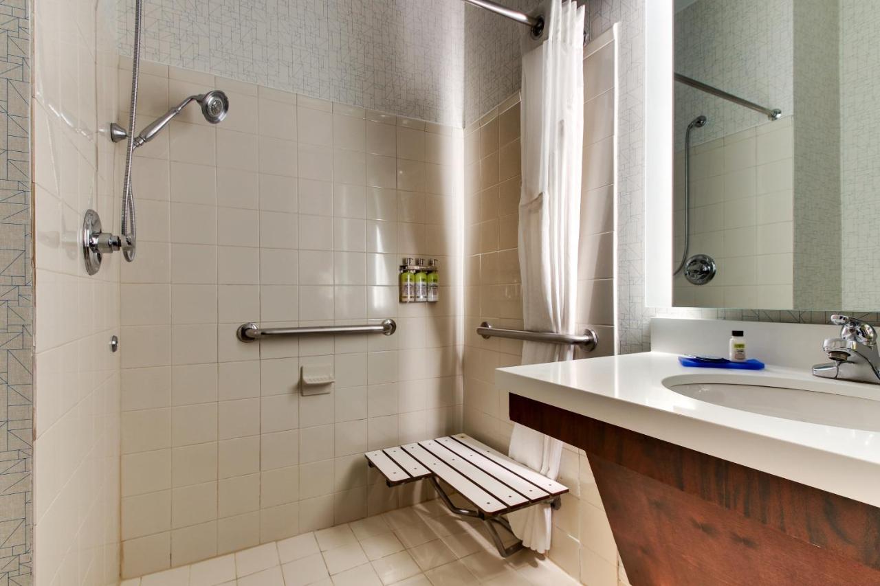 King Suite - Disability Access at Holiday Inn Express Hotel & Suites Austell - Powder Springs by IHG