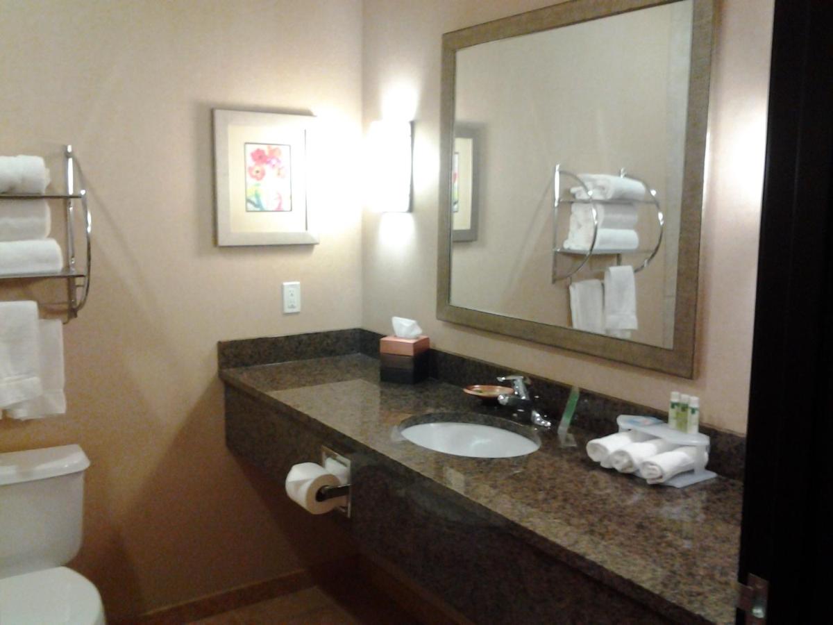King Room at Holiday Inn Express Vernal-Dinosaurland by IHG
