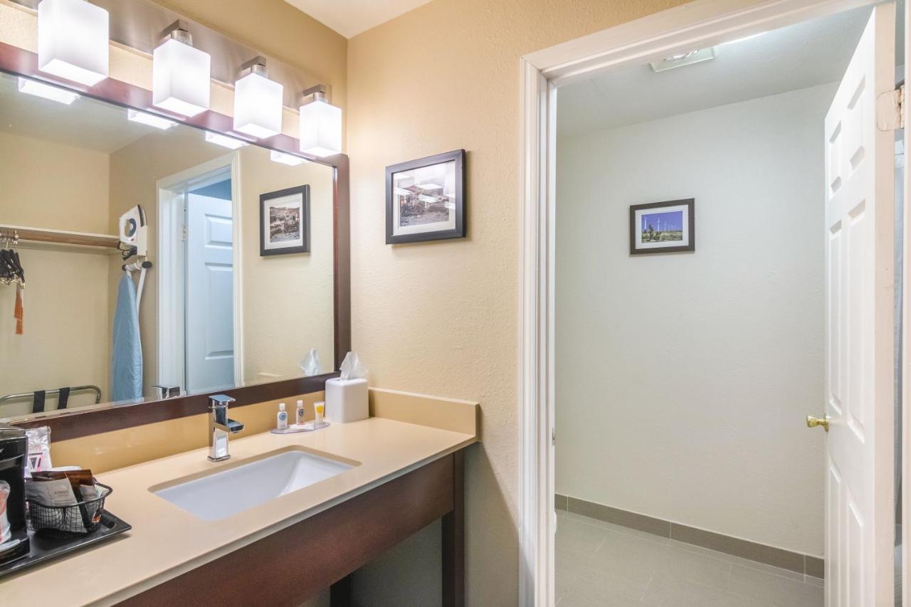 King Room - Non-Smoking at Comfort Inn & Suites