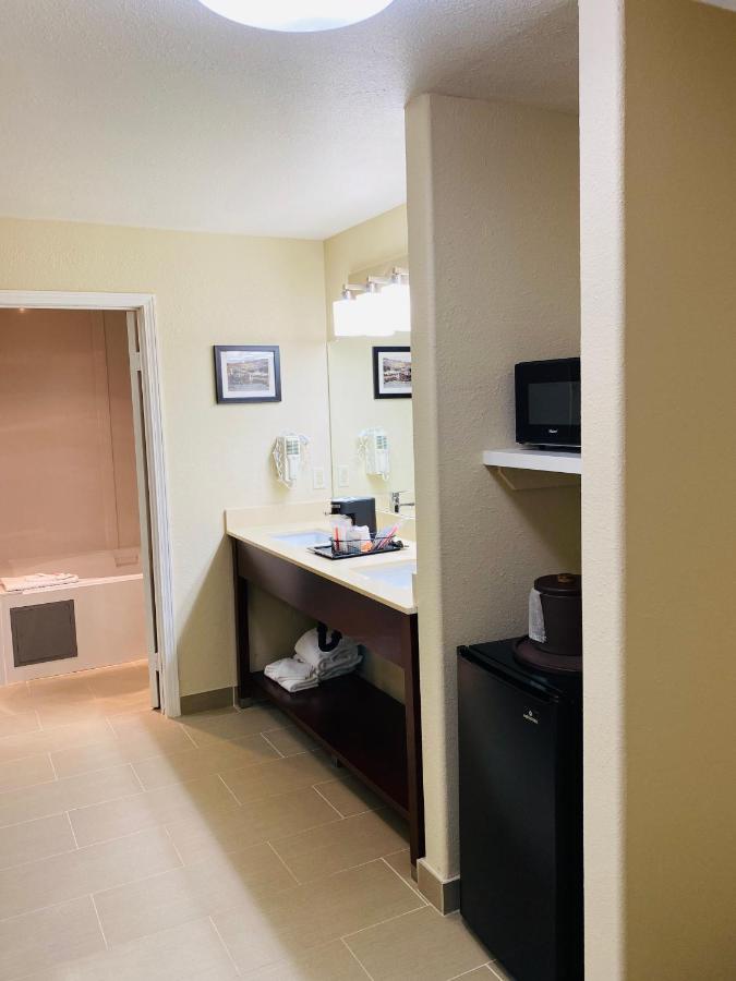 King Suite - Non-Smoking at Comfort Inn & Suites