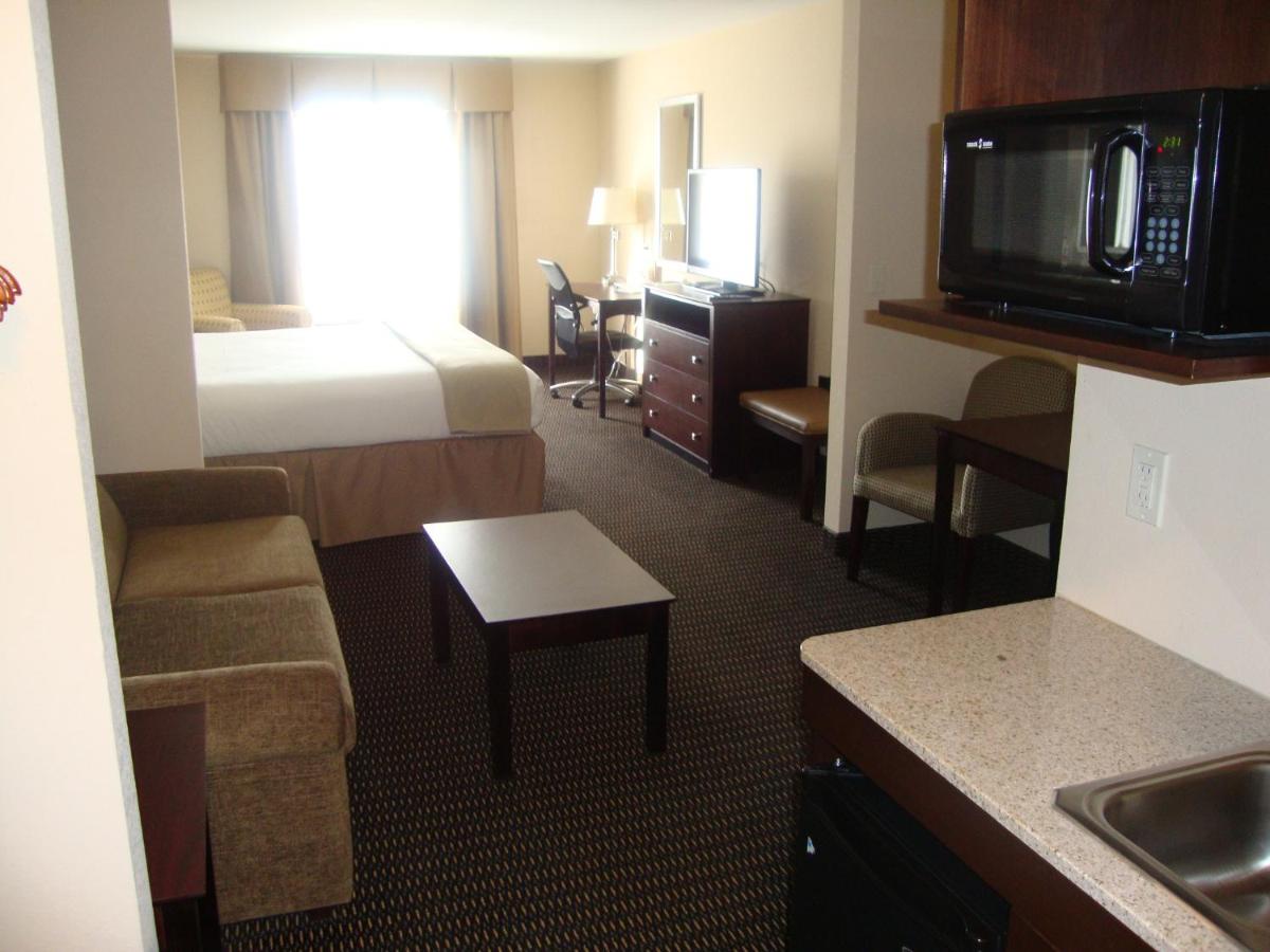 King Suite at Holiday Inn Express Hotel & Suites Sidney by IHG