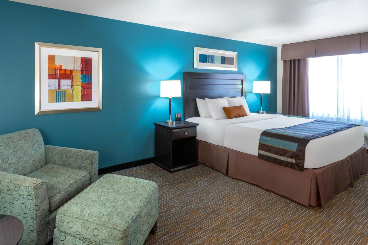 King Room - Disability Access/Non-Smoking at Wingate by Wyndham St. George