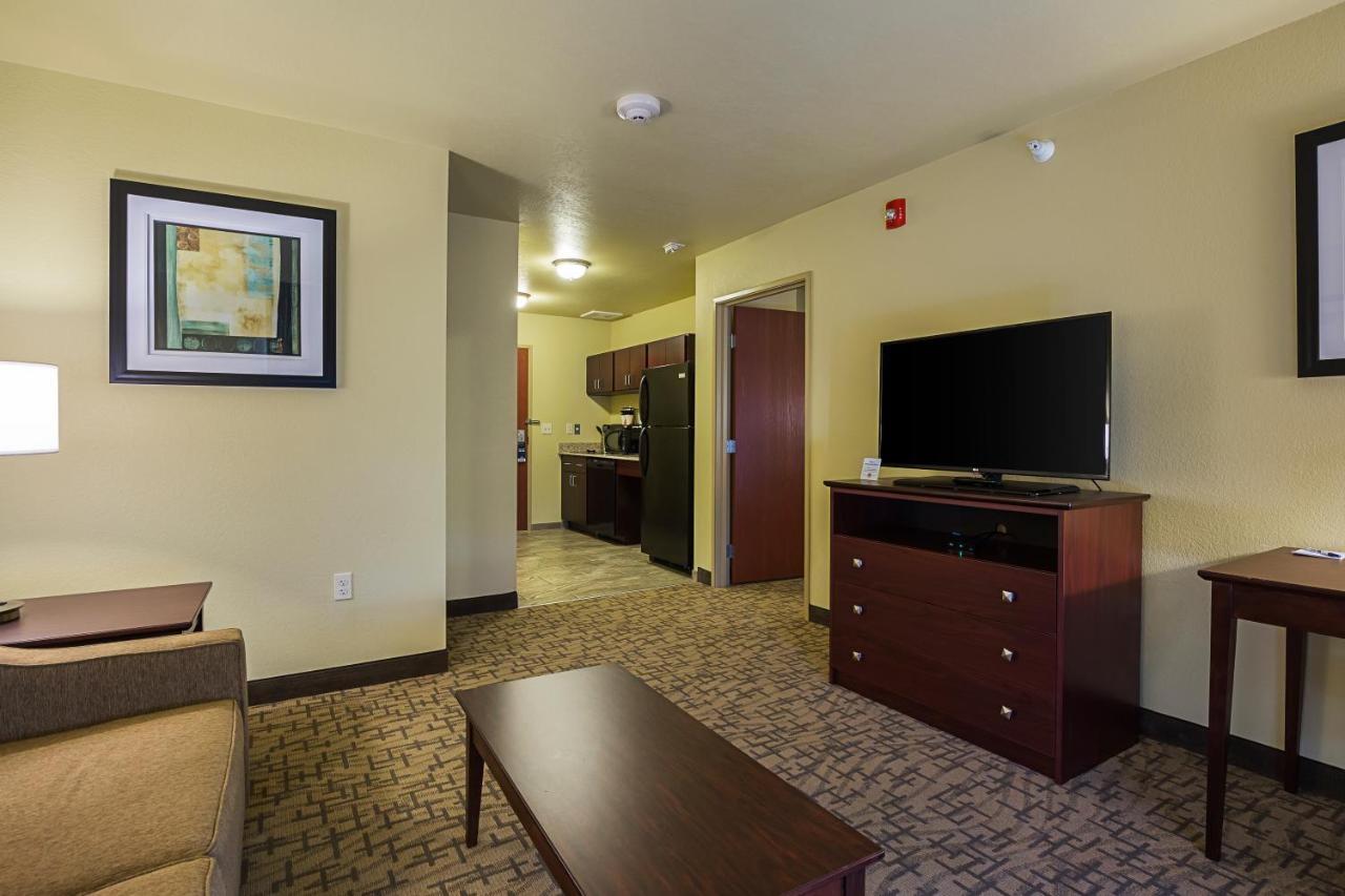 One-Bedroom Suite at Cobblestone Inn & Suites - Altamont