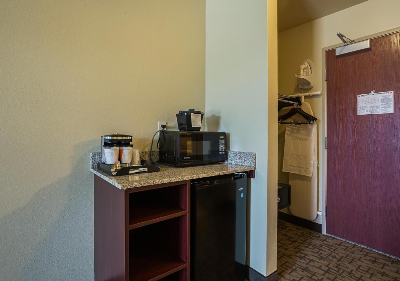 Queen Room with Two Queen Beds - Non-Smoking at Cobblestone Inn & Suites - Altamont