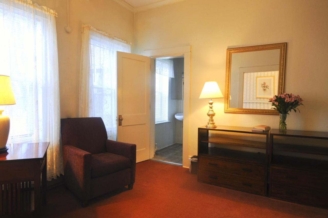 Standard King Room at Hotel Coolidge