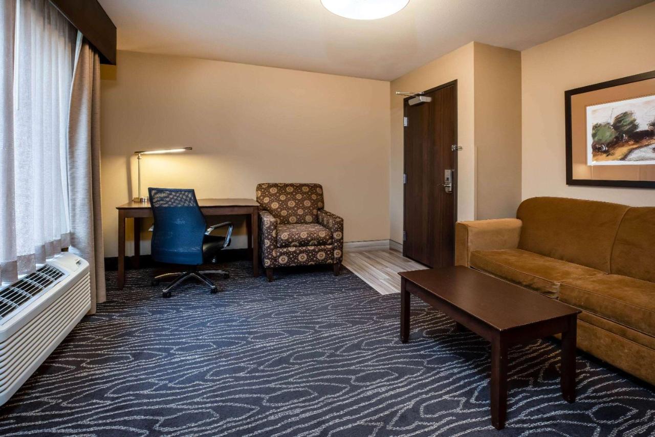 Deluxe King Suite with Sofa Bed at La Quinta Inn & Suites by Wyndham Eugene