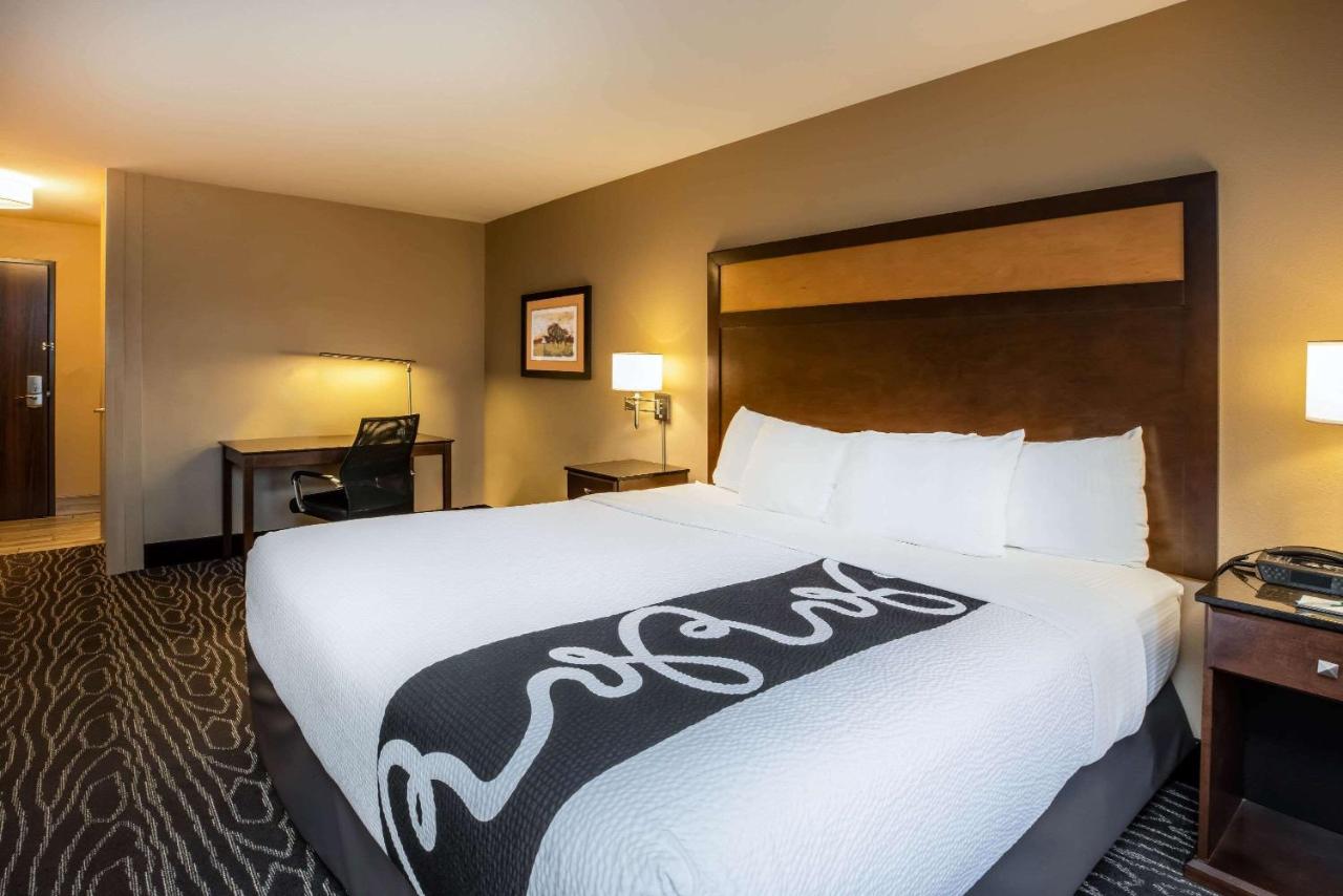 Executive King Room at La Quinta Inn & Suites by Wyndham Eugene