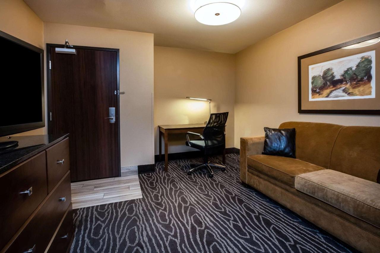 King Suite at La Quinta Inn & Suites by Wyndham Eugene