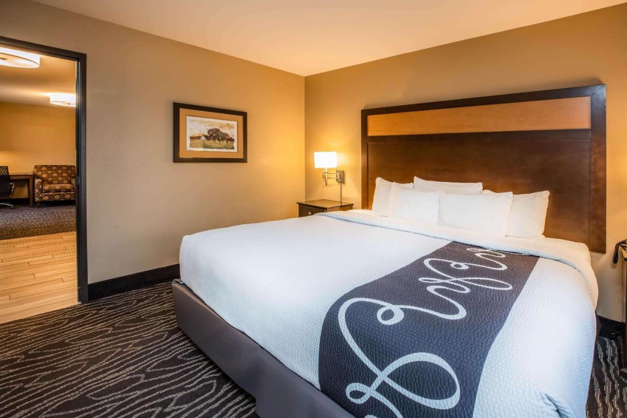 King Suite at La Quinta Inn & Suites by Wyndham Eugene