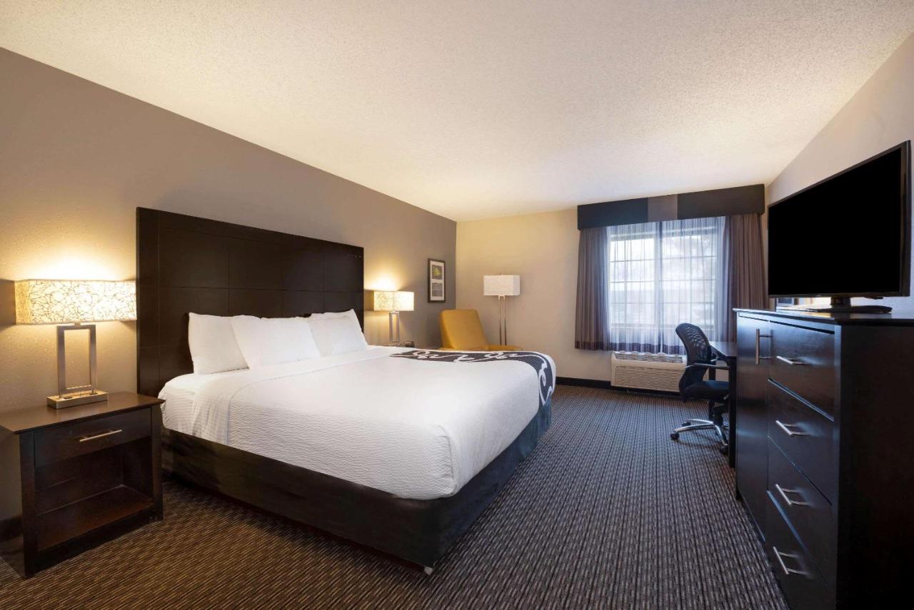 King Room at La Quinta Inn & Suites by Wyndham Cleveland Macedonia