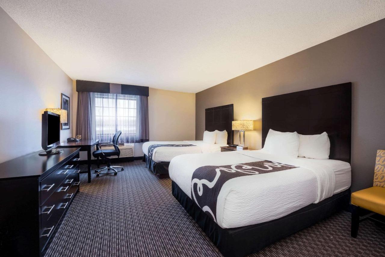 Two Full Beds Non-Smoking at La Quinta Inn & Suites by Wyndham Cleveland Macedonia