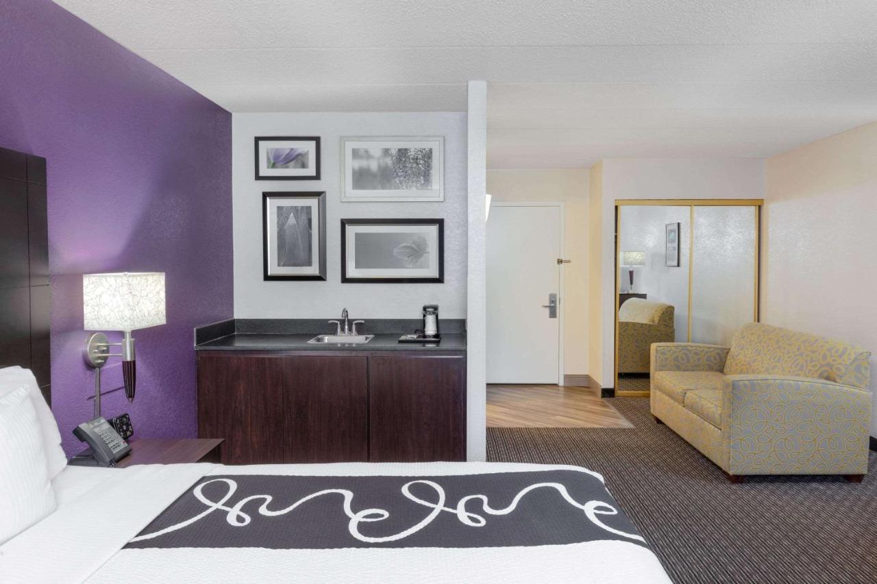 Deluxe King Room with Sofa Bed at La Quinta Inn & Suites by Wyndham Clifton/Rutherford