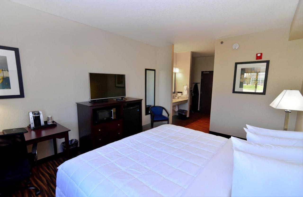 King Room - Disability Access at Cobblestone Inn & Suites - Monticello