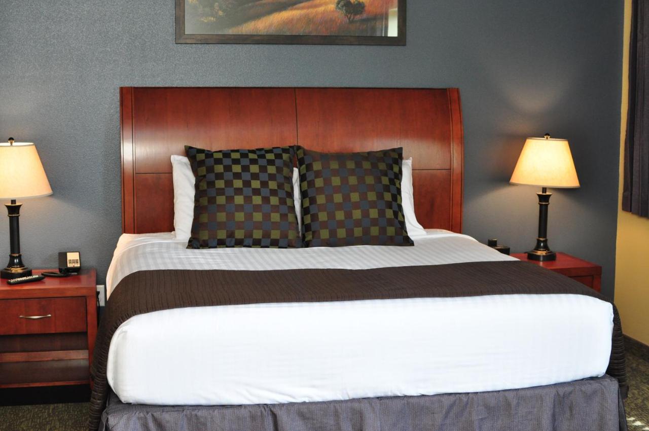 King Suite at Cobblestone Inn & Suites - Newton