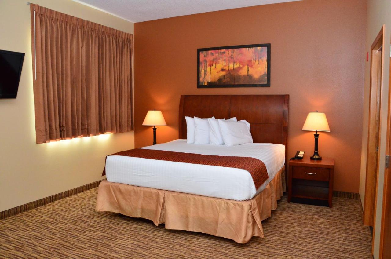 Suite at Cobblestone Inn & Suites - Newton