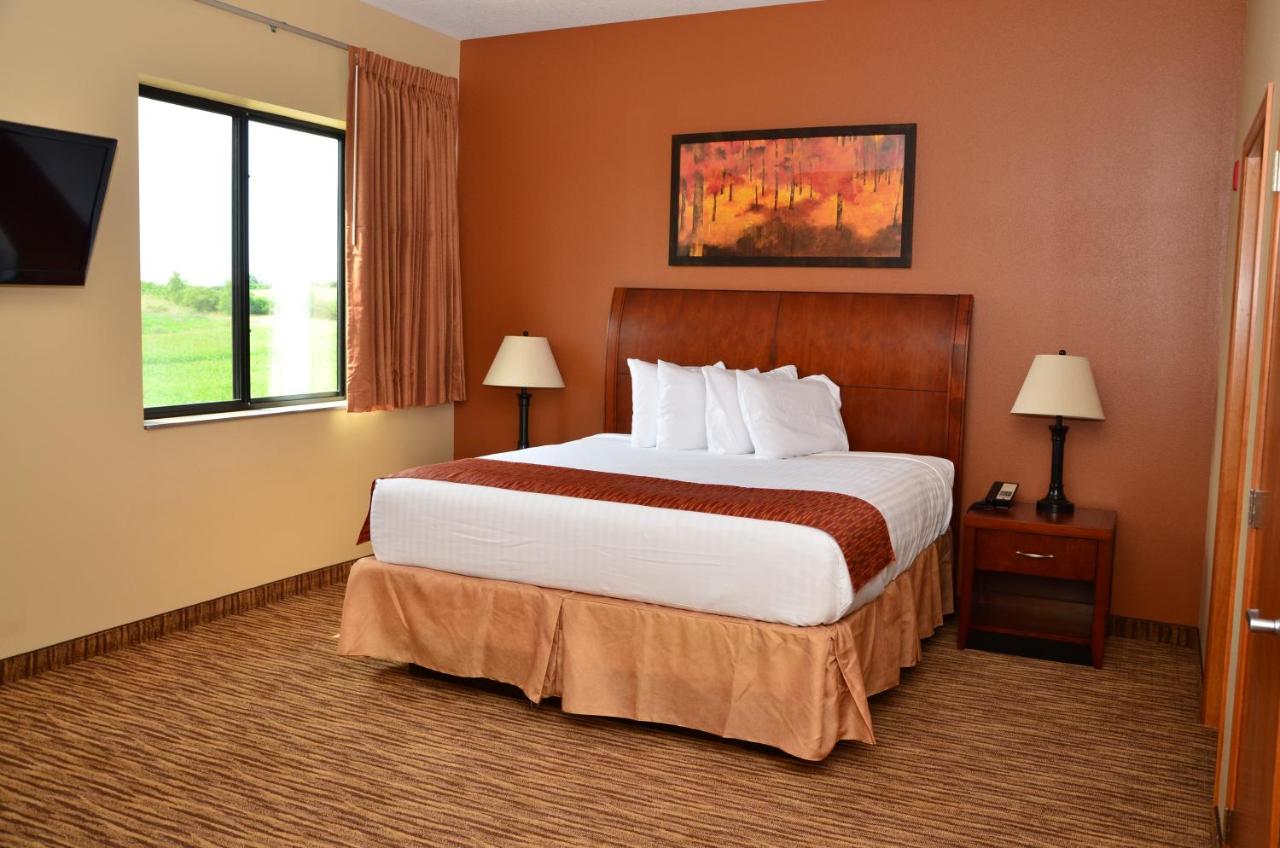 Suite at Cobblestone Inn & Suites - Newton