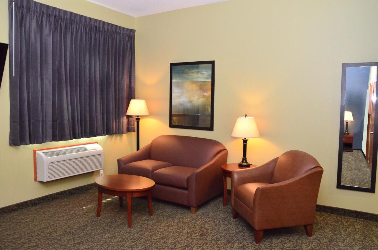 King Suite at Cobblestone Inn & Suites - Newton
