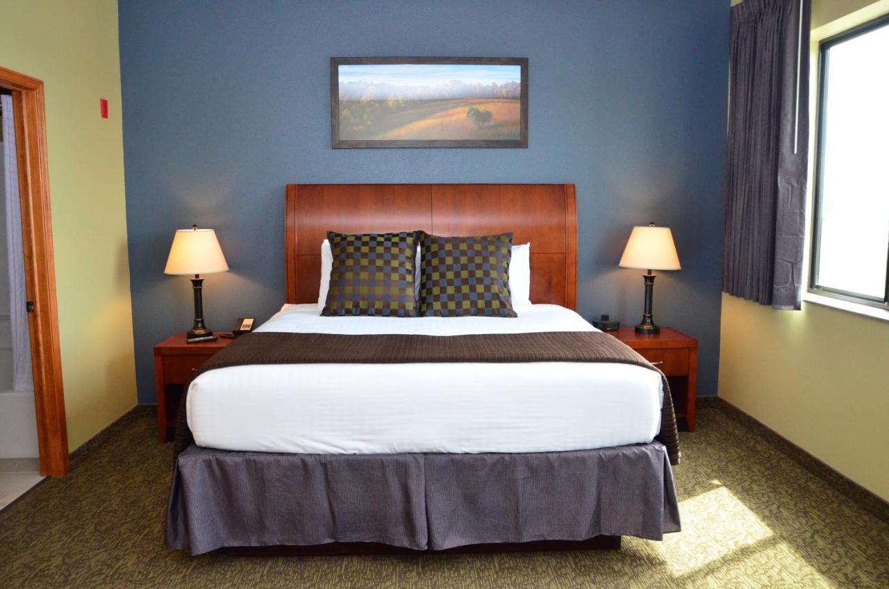 King Suite at Cobblestone Inn & Suites - Newton