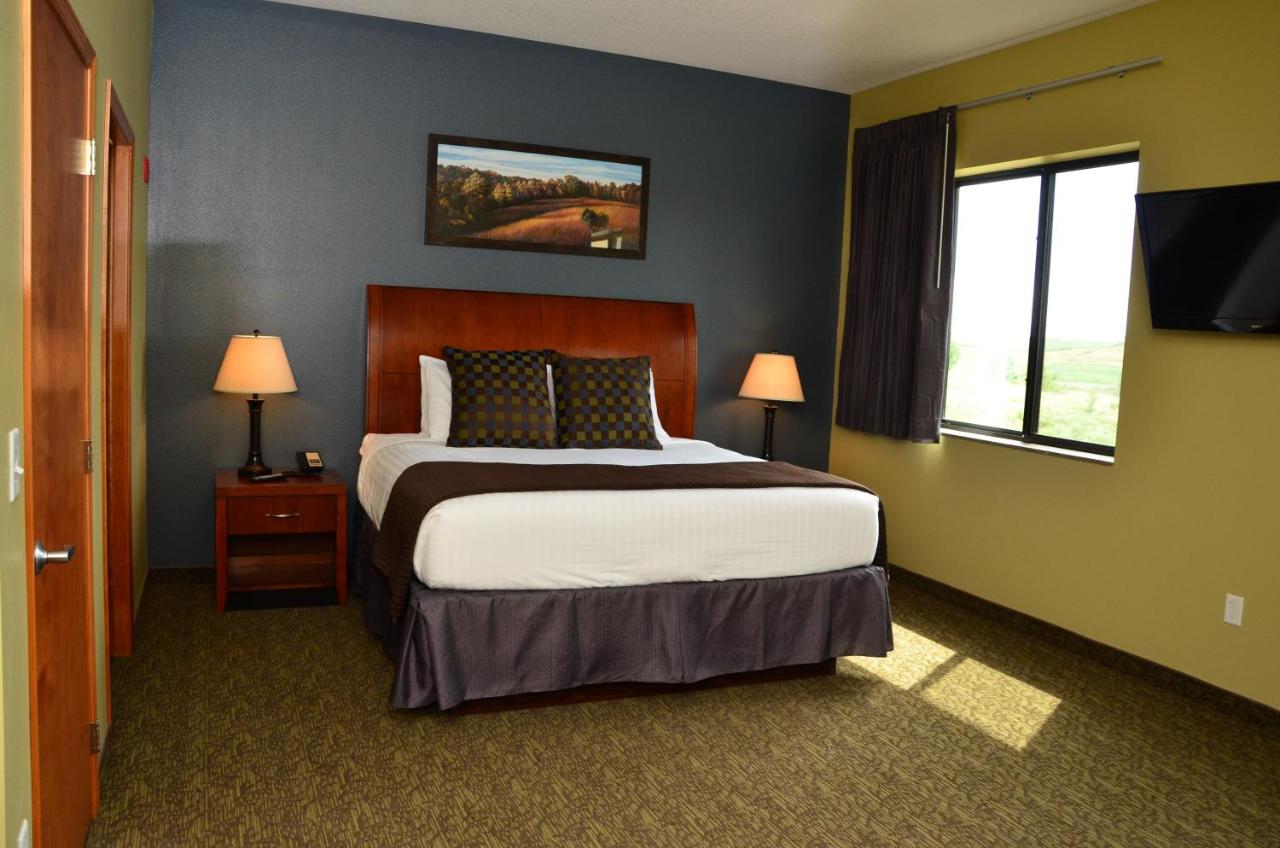 King Suite at Cobblestone Inn & Suites - Newton