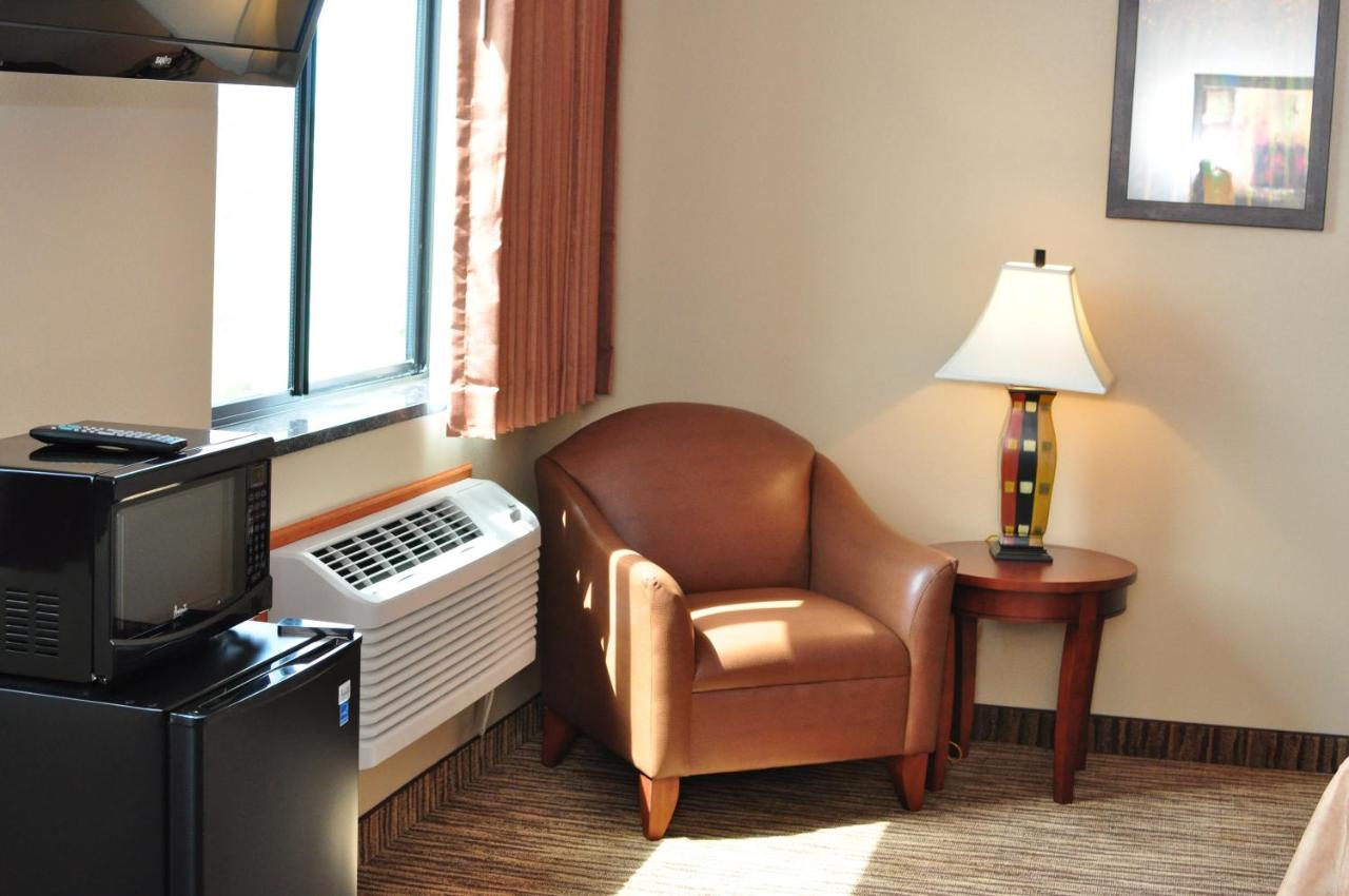 Queen Suite with Two Queen Beds at Cobblestone Inn & Suites - Newton