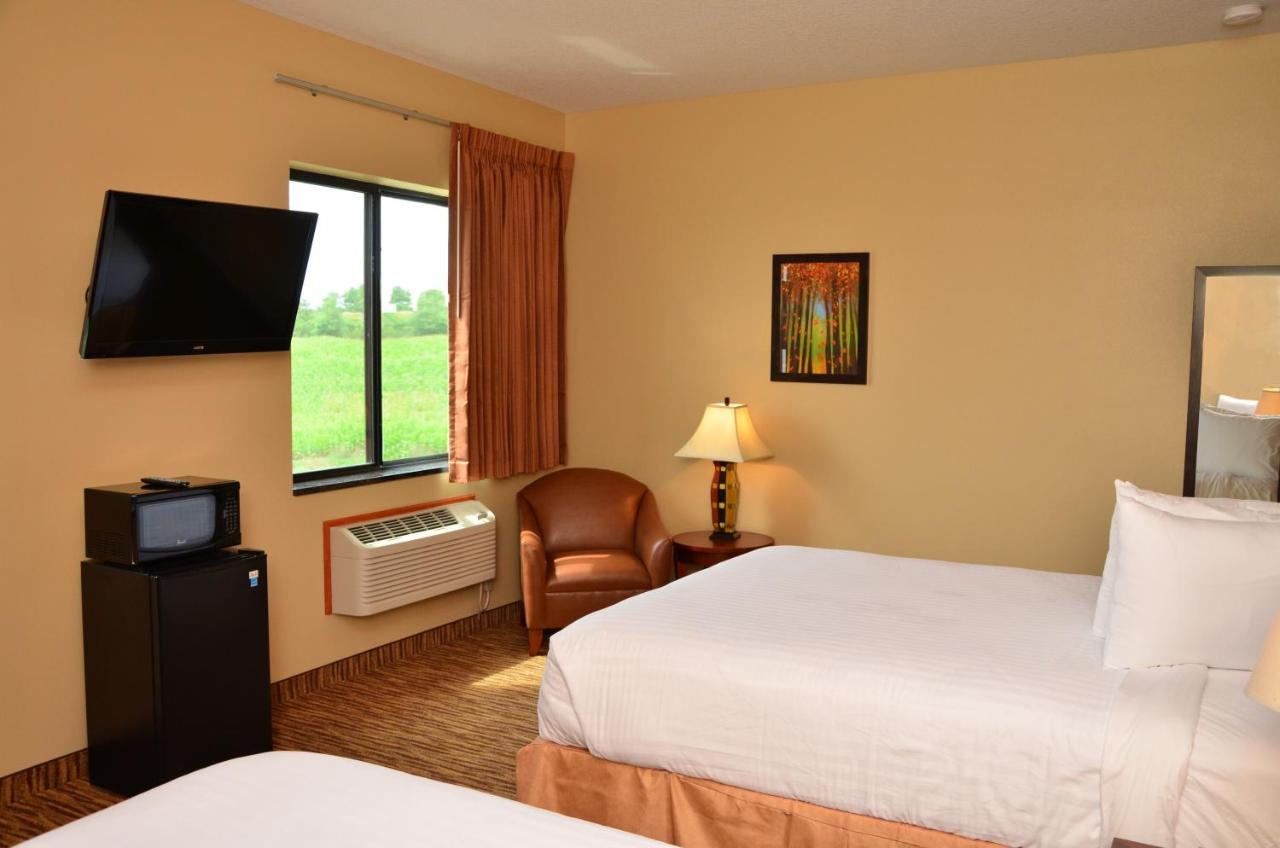Queen Suite with Two Queen Beds at Cobblestone Inn & Suites - Newton