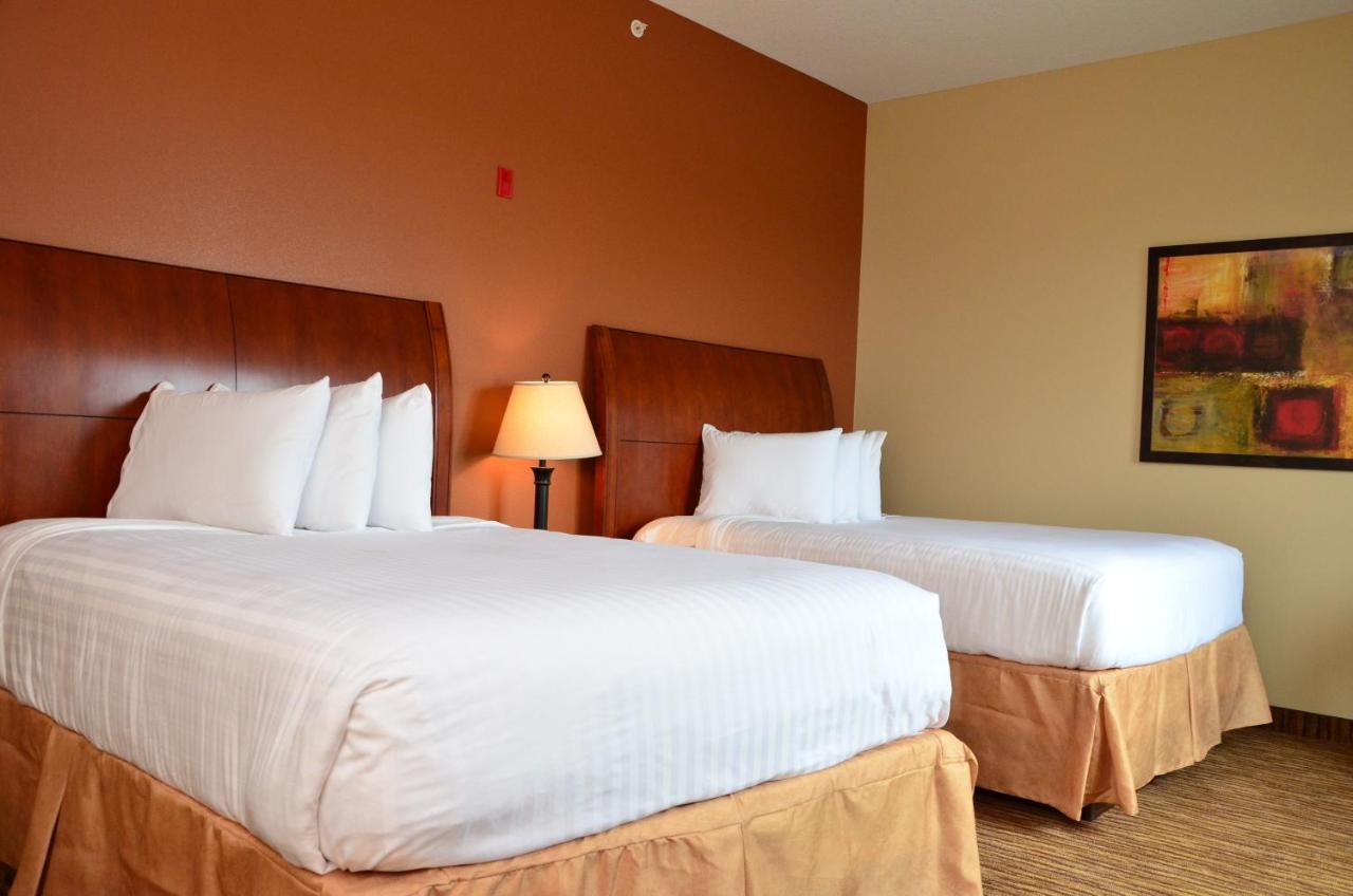 Queen Suite with Two Queen Beds at Cobblestone Inn & Suites - Newton