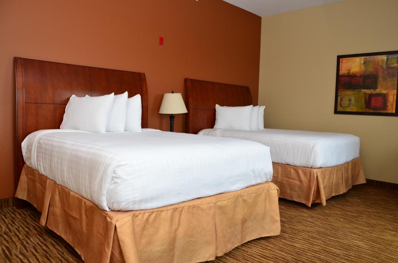 Queen Suite with Two Queen Beds at Cobblestone Inn & Suites - Newton