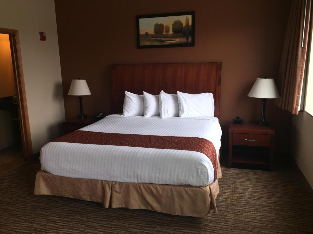 King Room - Disability Access/Non-Smoking at Cobblestone Inn & Suites - Newton