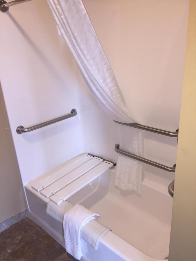 King Room - Disability Access/Non-Smoking at Cobblestone Inn & Suites - Newton