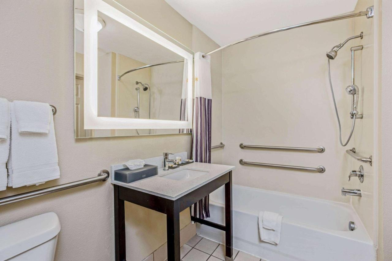 Deluxe King Suite - Hearing/Mobility Accessible - Non-Smoking at La Quinta Inn & Suites by Wyndham Corpus Christi Northwest