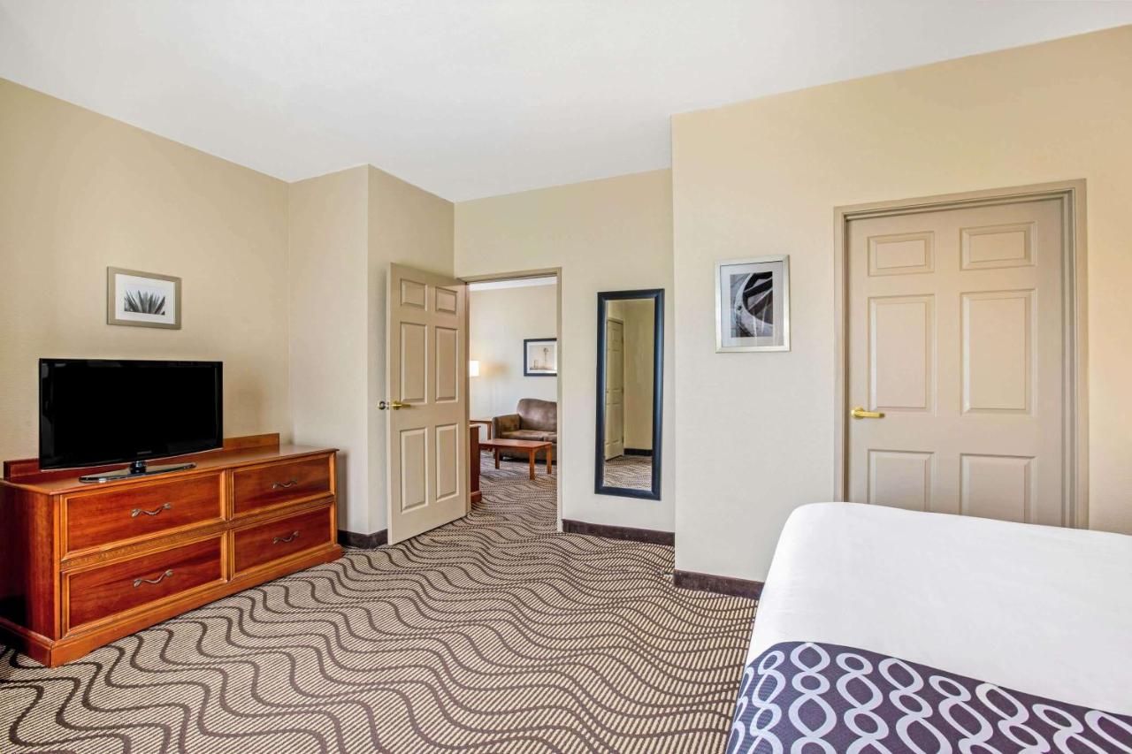 King Suite - Non-Smoking at La Quinta Inn & Suites by Wyndham Corpus Christi Northwest