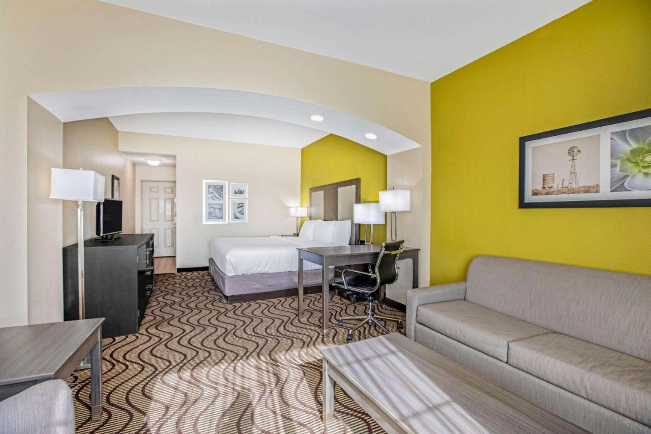 King Room with Sofa Bed at La Quinta Inn & Suites by Wyndham Corpus Christi Northwest