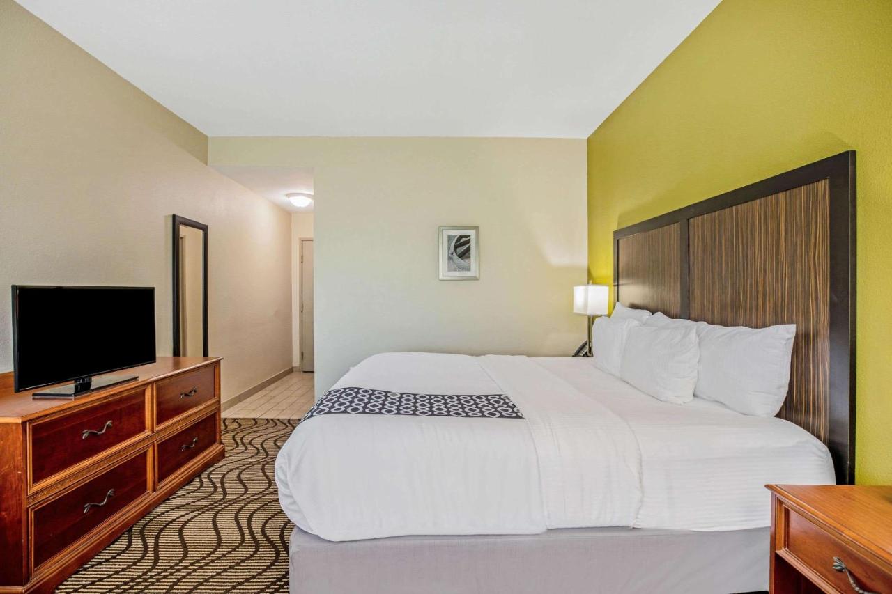 Deluxe King Suite - Hearing/Mobility Accessible - Non-Smoking at La Quinta Inn & Suites by Wyndham Corpus Christi Northwest