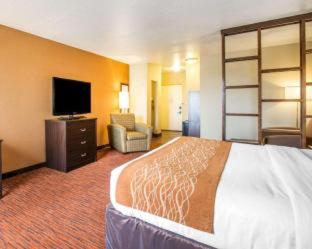 Room #27587406 at Comfort Suites Clovis - Fresno