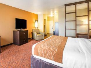 Room #27587406 at Comfort Suites Clovis - Fresno